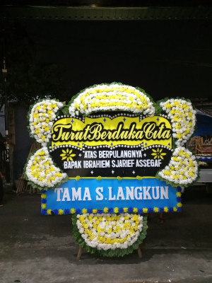Papan Bunga Duka di Selabatu